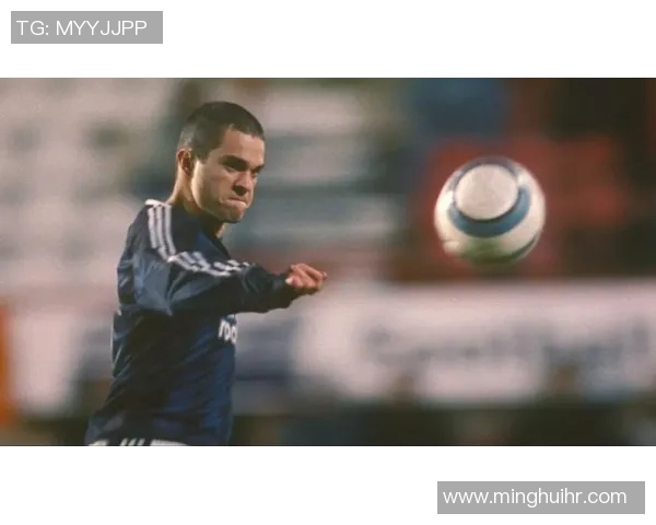 足球明星逆袭成长记：从矮小少年到高大巨星的励志故事