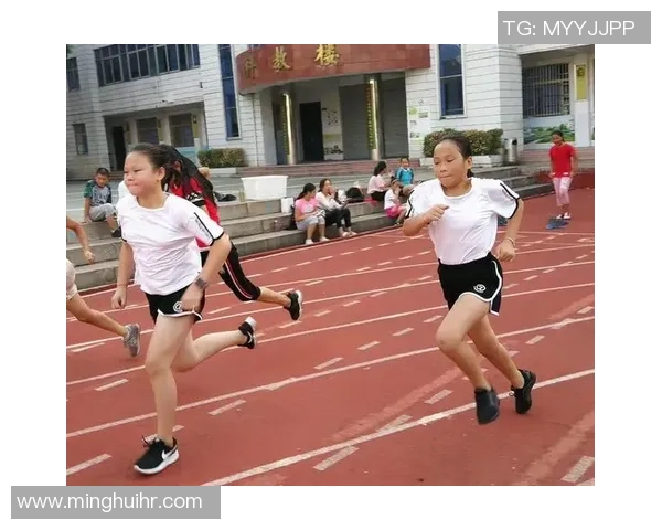 杨芳专访：从绿茵场到人生舞台的足球旅程回顾与展望